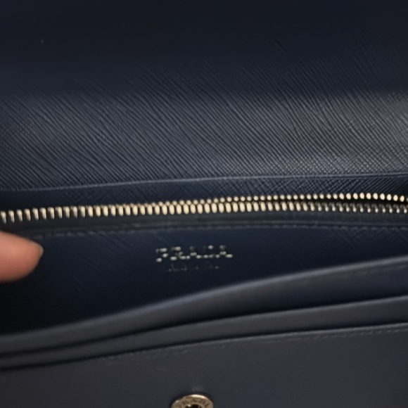 Parada Saffiano lock leather flap wallet with chain card - Picture 3 of 16